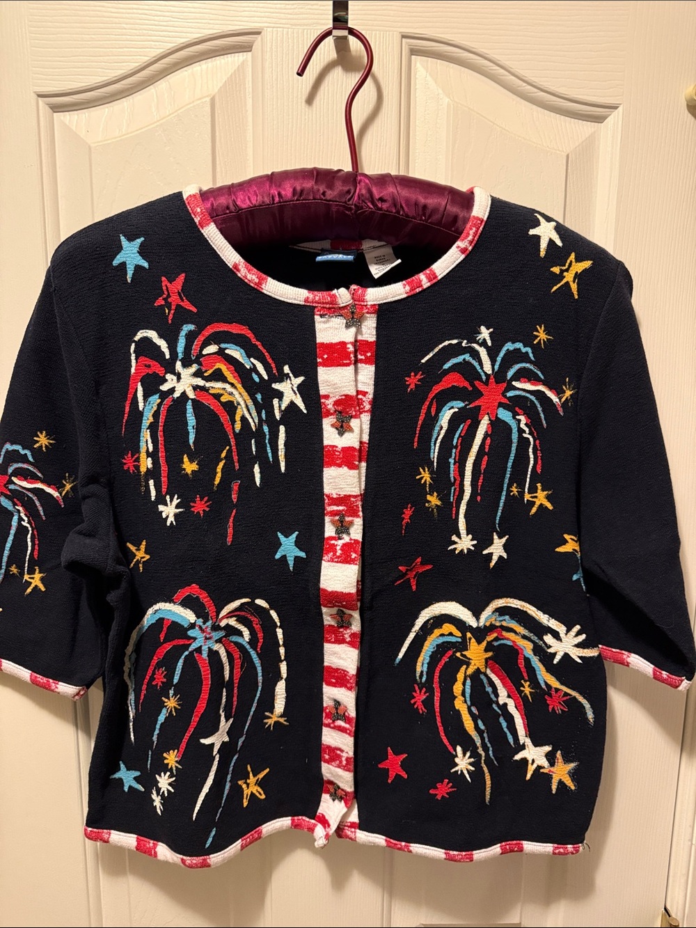 Onque Casuals Fireworks Thin Lightweight Sweater Size Medium runs large